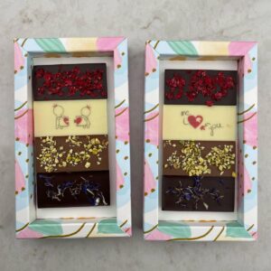 מארז 4 מיני טבלאות שוקולד – אהבה מתוקה