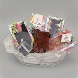 סלסלת שוקולד מפנקת – מארז מתנה עשיר