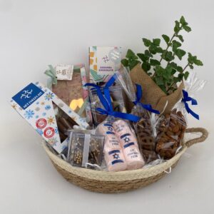 מארז עצמאות מהגליל - שוקולד, תבלינים ופינוקים כחול לבן